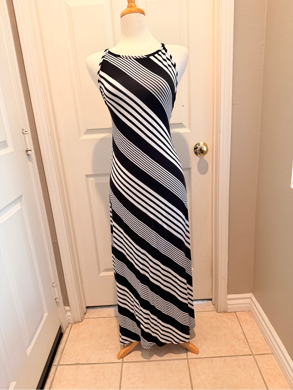 Iris Los Angeles Black White Diagonal Stripe Maxi Dress Size L NWT